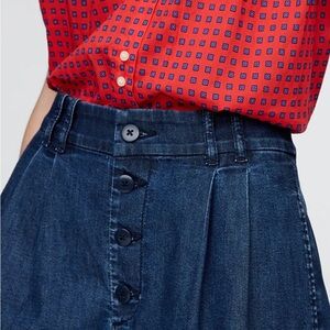 Gap × DÔEN High Rise Pleated Denim Trouser Shorts in Medium Indigo